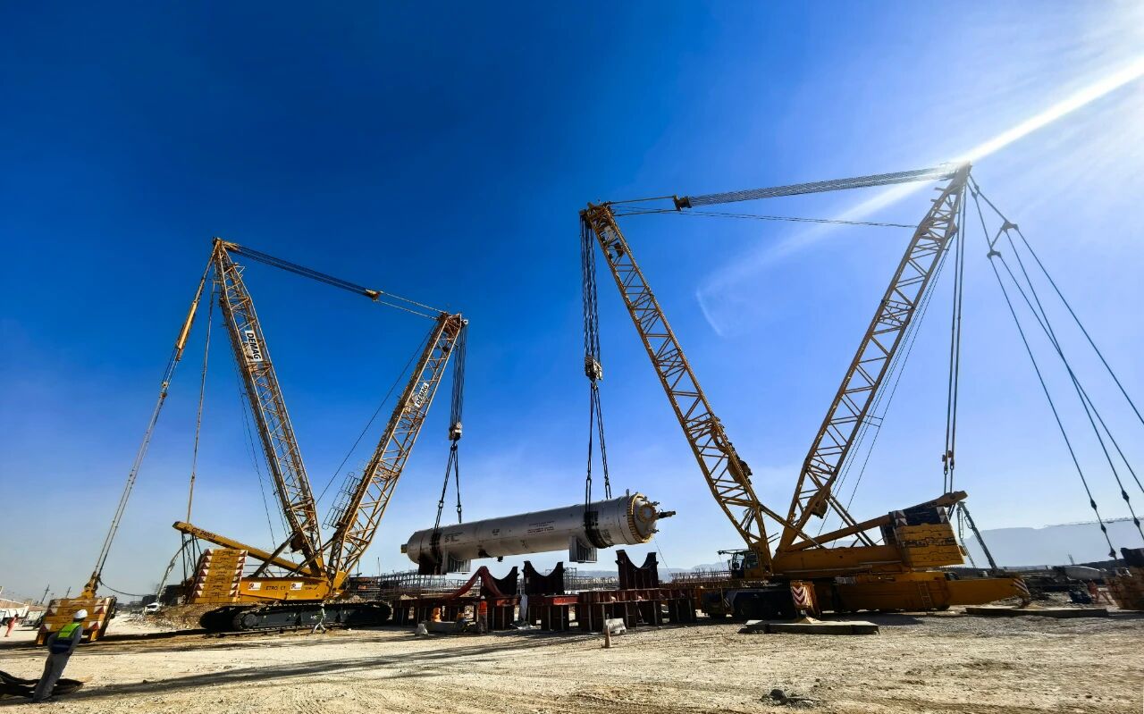 中国化学五环公司总承包的埃及NCIC三期化肥项目首台关键设备吊装完成