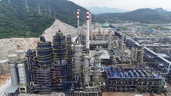 中石化工程建设公司设计的全国最大单套催化裂解装置在宁波投产