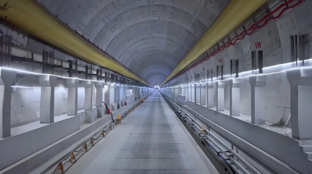 国内首例超大直径双层叠落盾构隧道贯通
